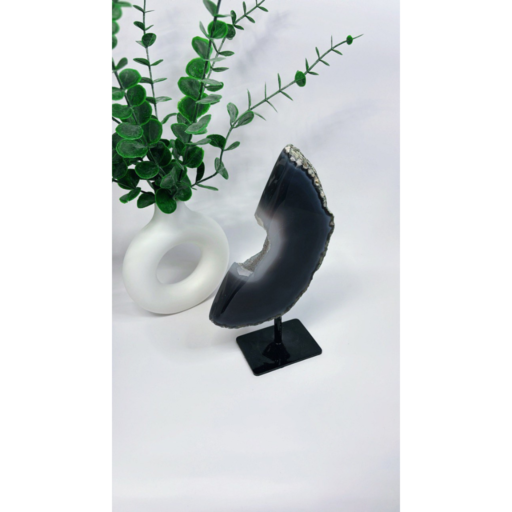 Achat mit Druzy und Metallständer