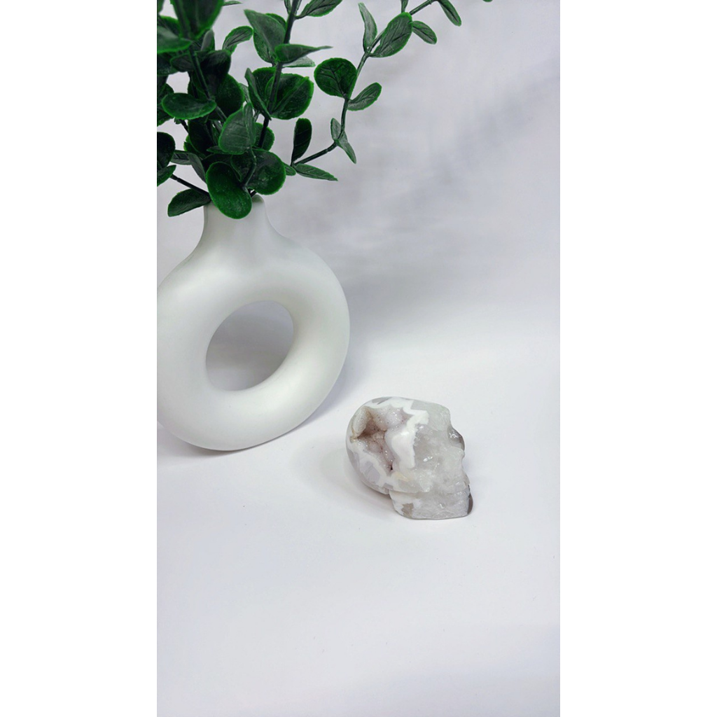 Achat Totenkopf mit Druzy