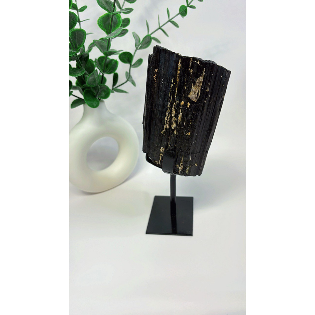 Turmalin Rohform mit Metallständer