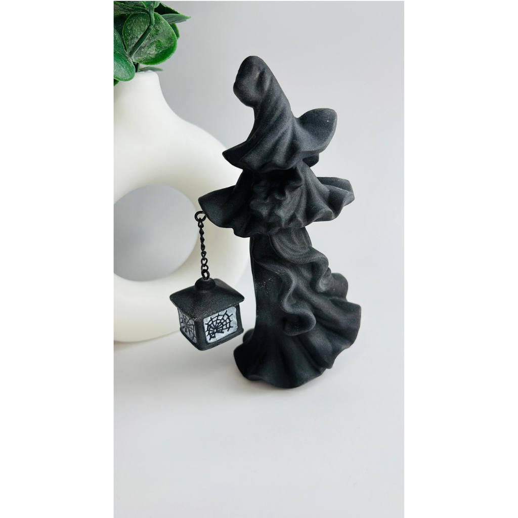 Basalt Hexe mit Laterne