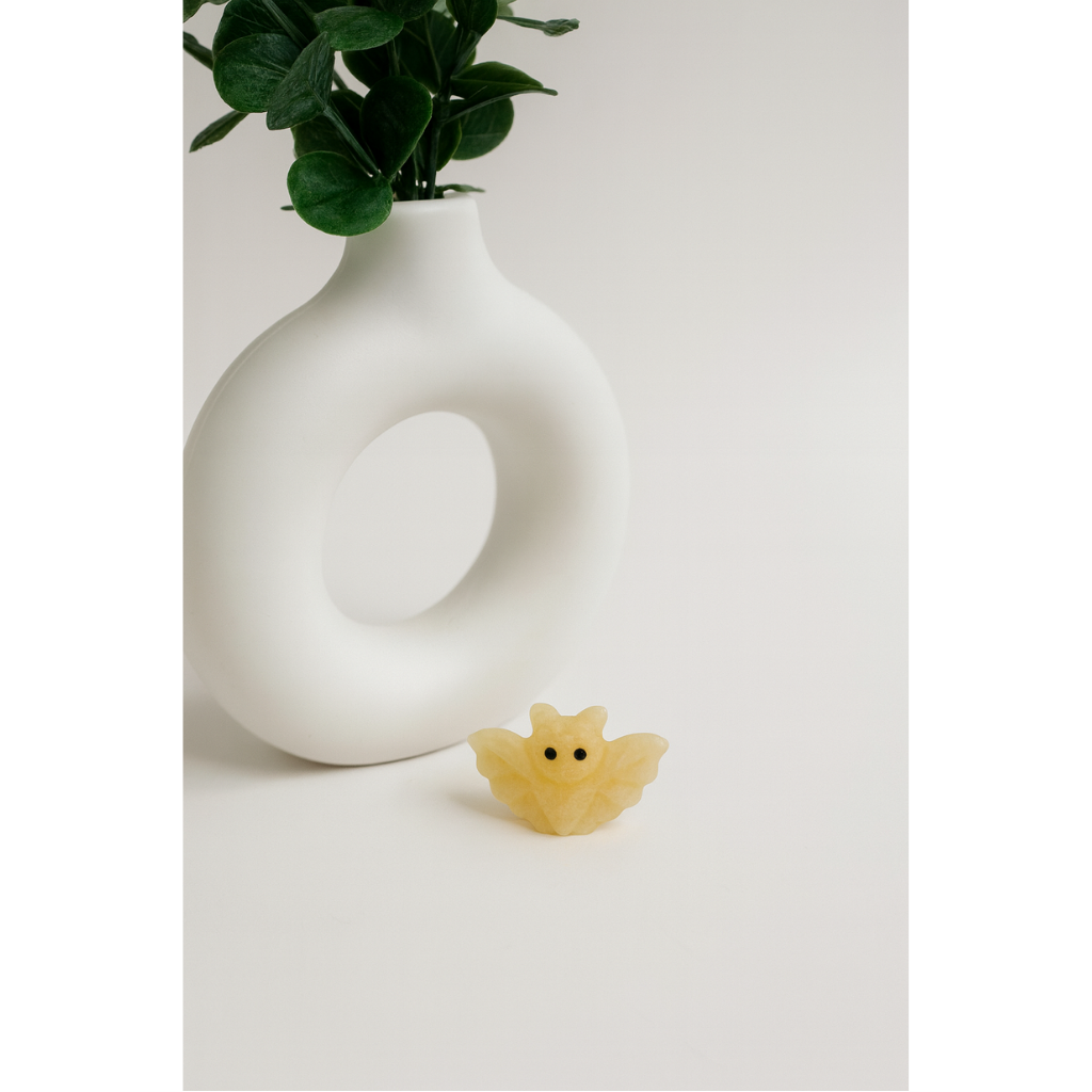 Orangencalcit Fledermaus