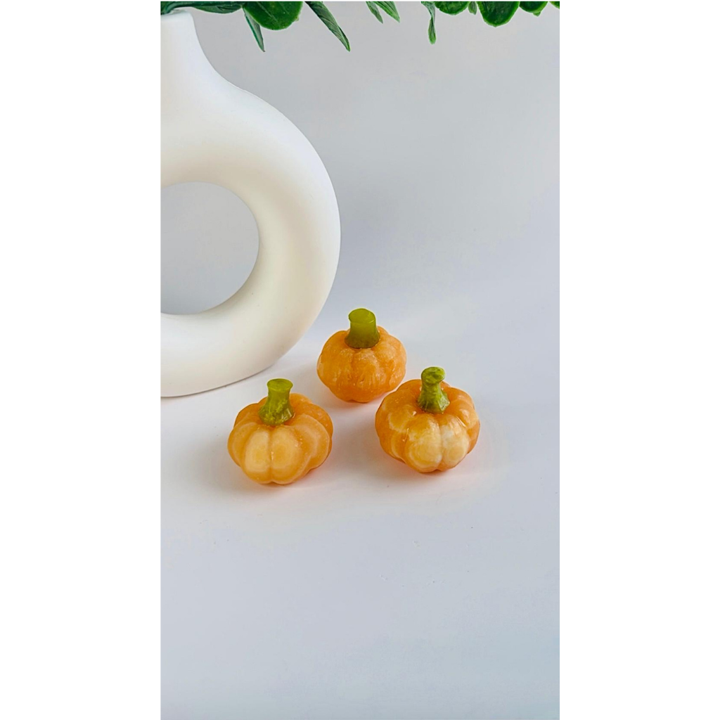 Orangencalzit Kürbisse mit Serpentin